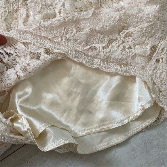 Boho lace with silk liner shorts cream size L VGUC - Picture 2 of 6